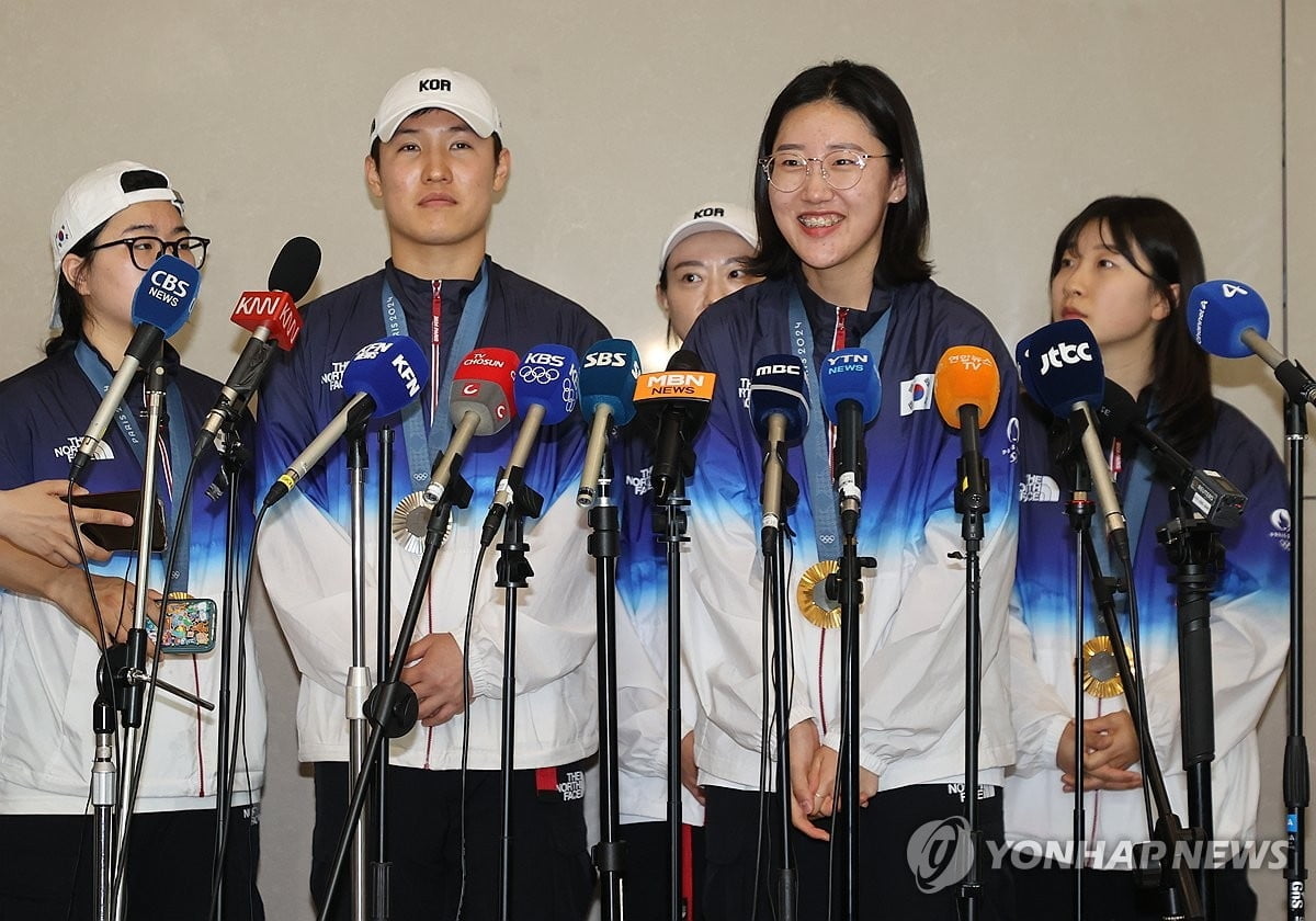 昨夜曼联4-0大胜，旧将迪马利亚、范德贝克、格林伍德、麦克托米奈也都收获进球！
