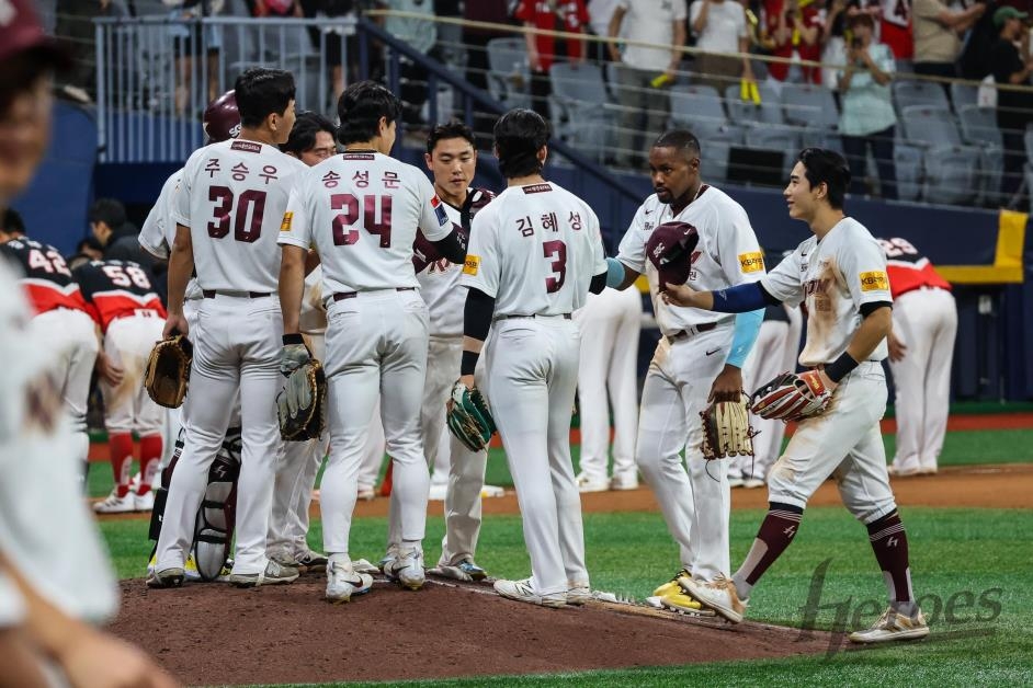 莫拉塔回应被主队球迷责骂：他们是花钱来看比赛的 必须尊重他们的意见
